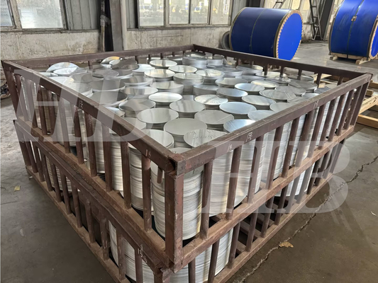 Τελειωμένη επιφάνεια 1050-H14 Αλουμινίου Wafer/Αλουμινίου δίσκους Διαμέτρου 80 mm έως 1600 mm Για οδικά προειδοποιητικά σήματα